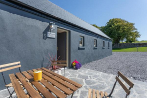 Coach House Cottage on the shores of Lough Corrib
